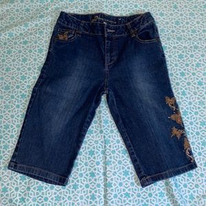 🦋SO wear it declare it butterfly embroidered capris